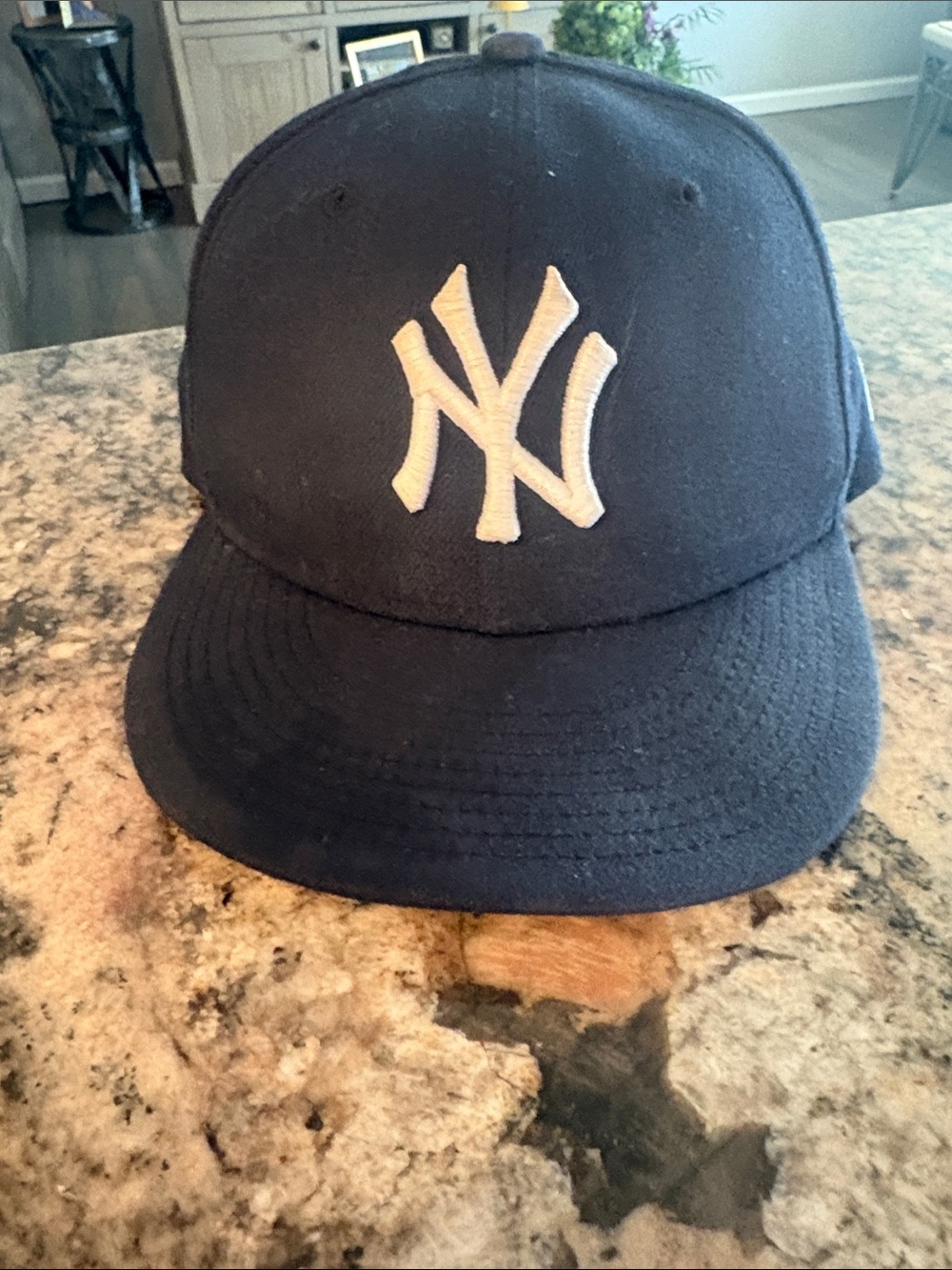 MLB New York Yankees navy fitted hat.. 
size 6 3/4